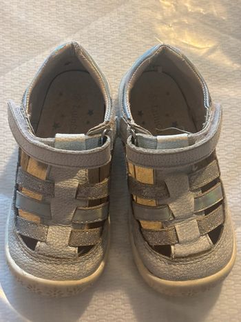 Nu-pieds fermés 24
