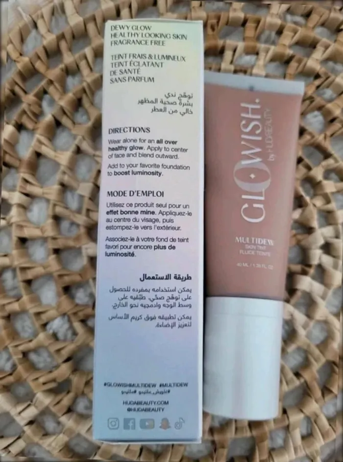 Fond  de  teint + pinceau  Huda  Beauty  neuf - photo numéro 3