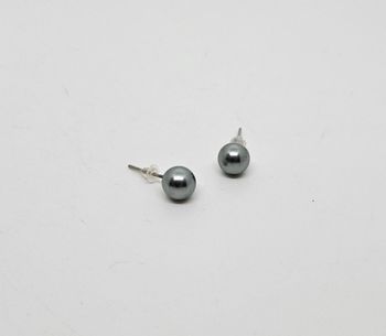 Paire de boucles d'oreilles.
Neuve.
Boule moyenne