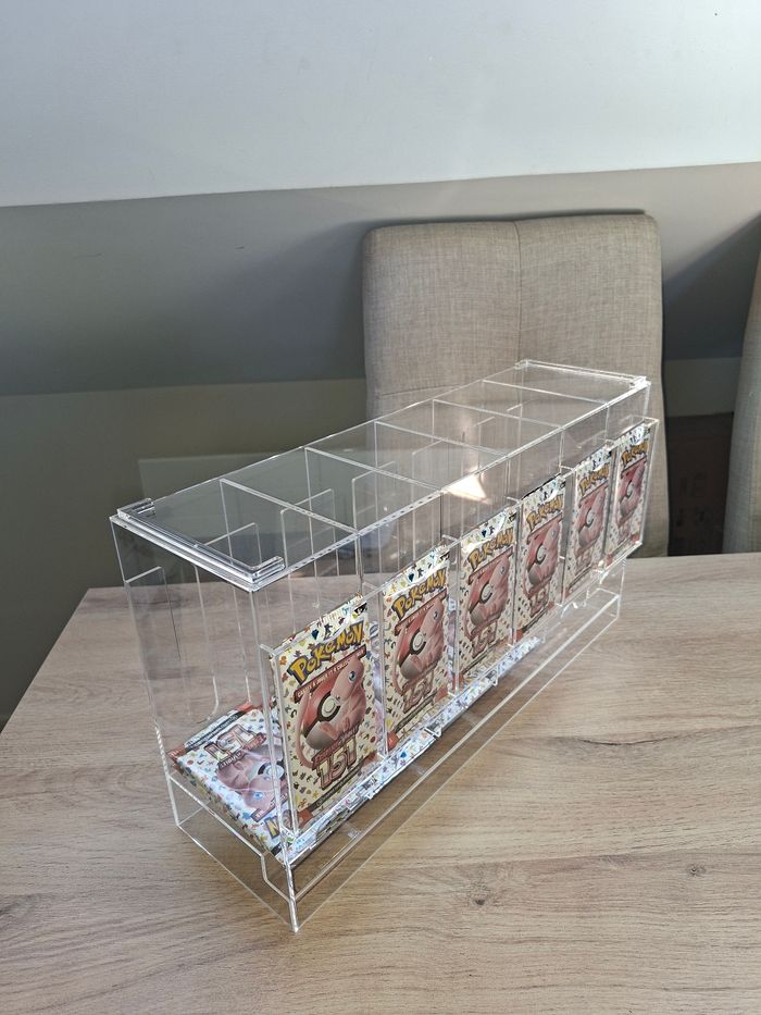 Distributeur en acrylique pour boosters Pokémon 6 emplacements de qualité premium - photo numéro 2