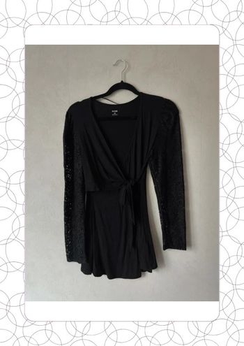 Haut avec manche en dentelle