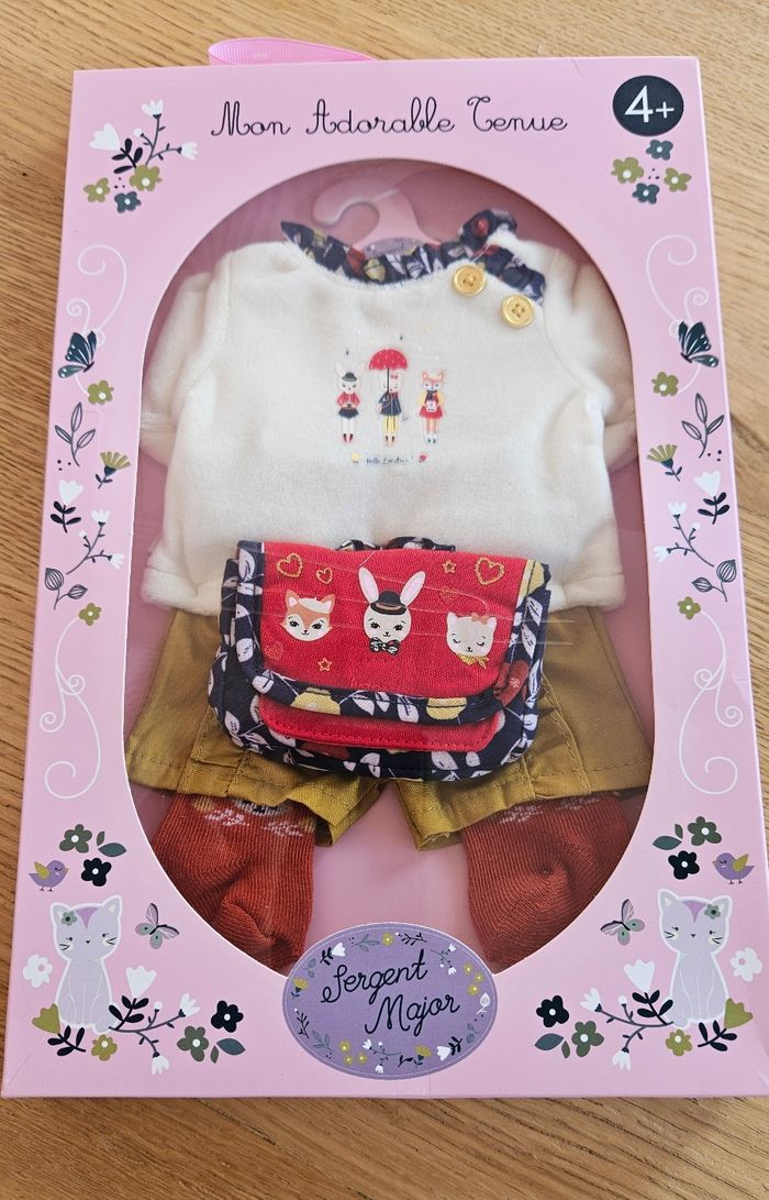 Lot Sergent Major avec poupée Mila, 3 tenues et accessoires et une poussette - photo numéro 2