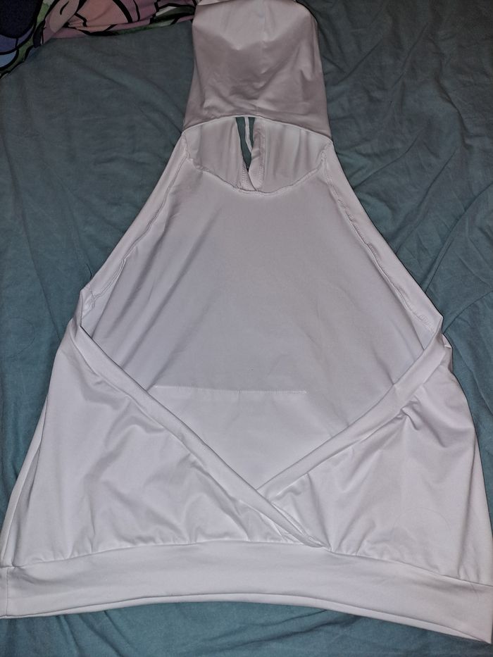 Top a capuche dos nu taille L neuf - photo numéro 2