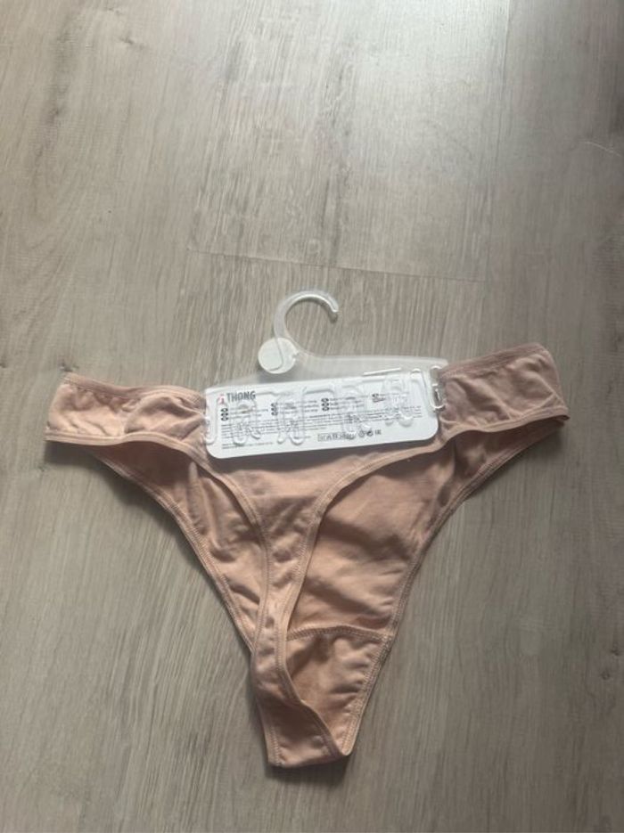 Thong neuf taille 44 - photo numéro 3