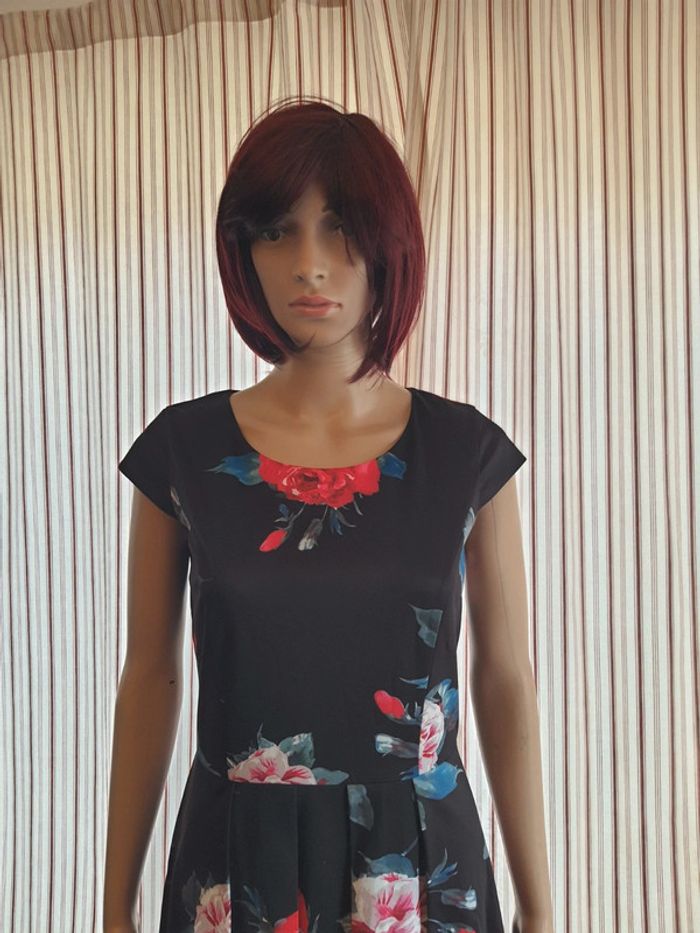 Jolie Robe Paola! Taille be fr 38 noir fleuries - photo numéro 4