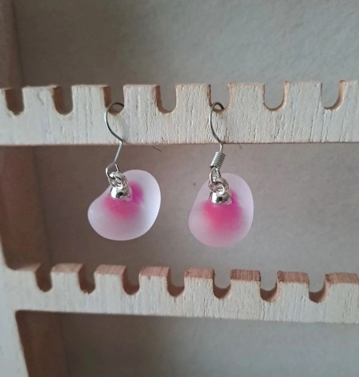 Jolies boucles d'oreilles cœur givrés