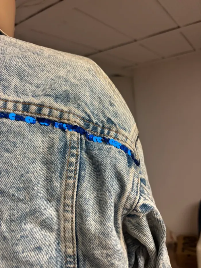 Veste Levi’s Trucker S - Vintage Customisée, Broderies et Sequins - photo numéro 12