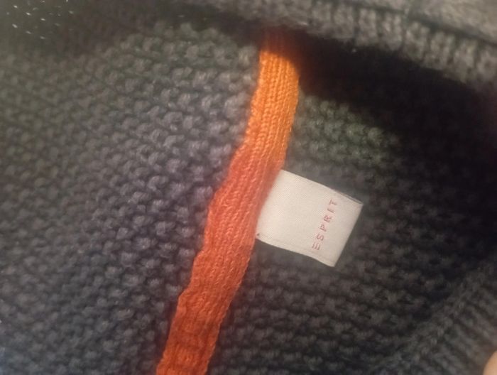 Petit pull esprit en très bonne état. - photo numéro 2