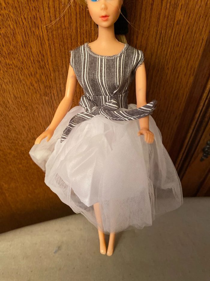 Très jolie robe jupe bouffante Haut gris à rayures - photo numéro 2