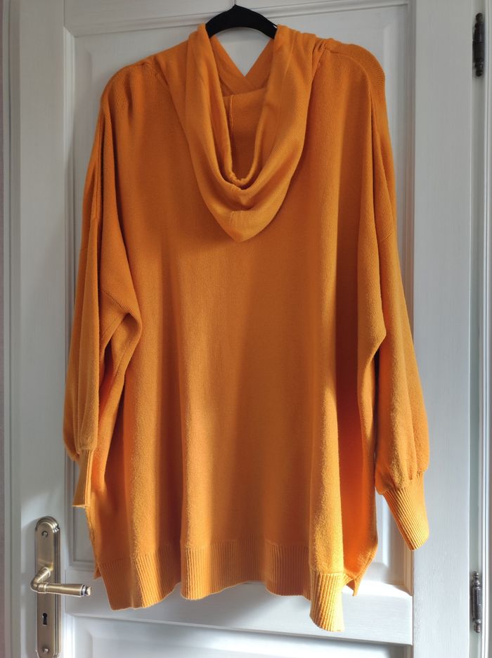 Pull à capuche jaune safran - photo numéro 2