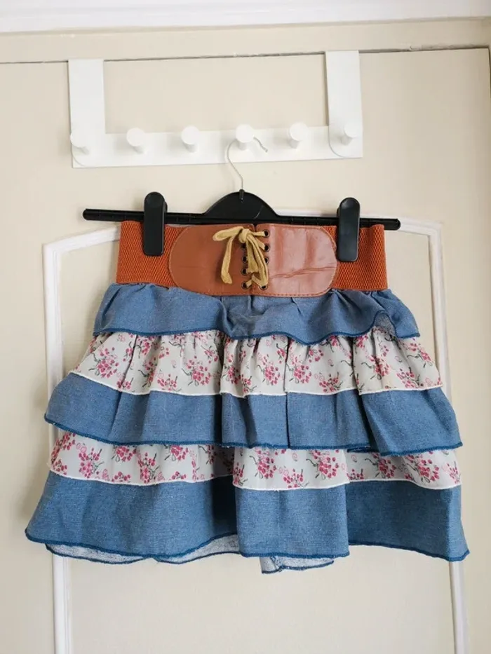 Minijupe à volants taille 38