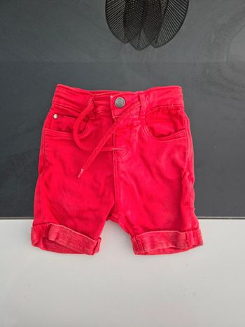 Short en jean rouge 9 mois