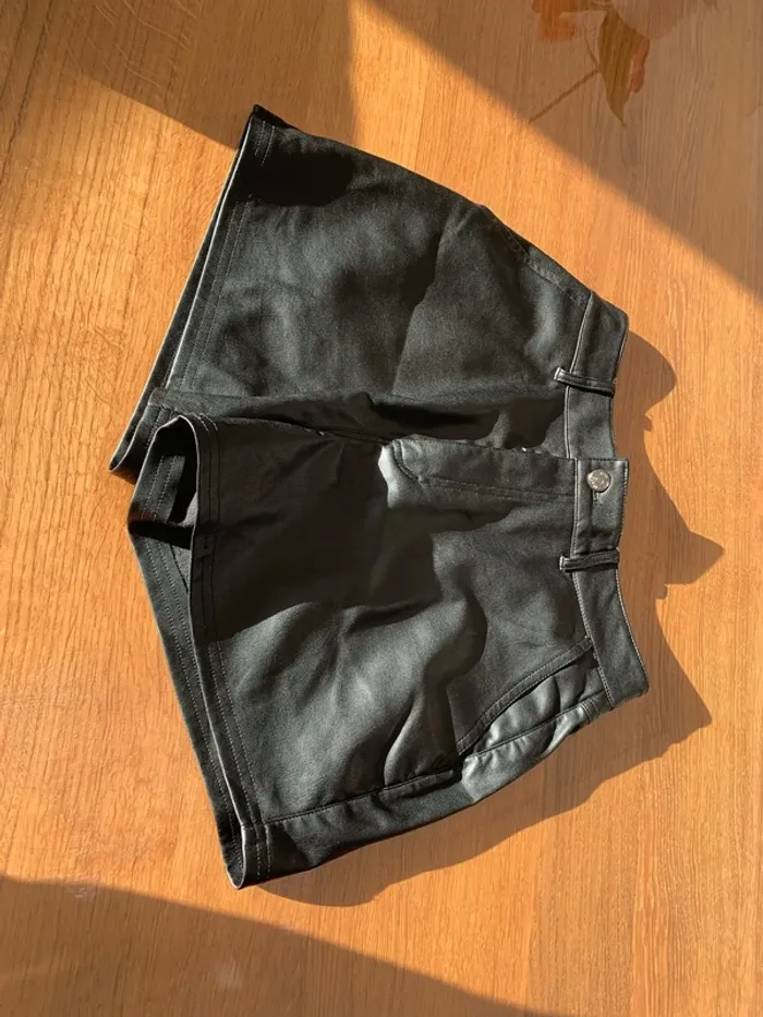Short simili cuir