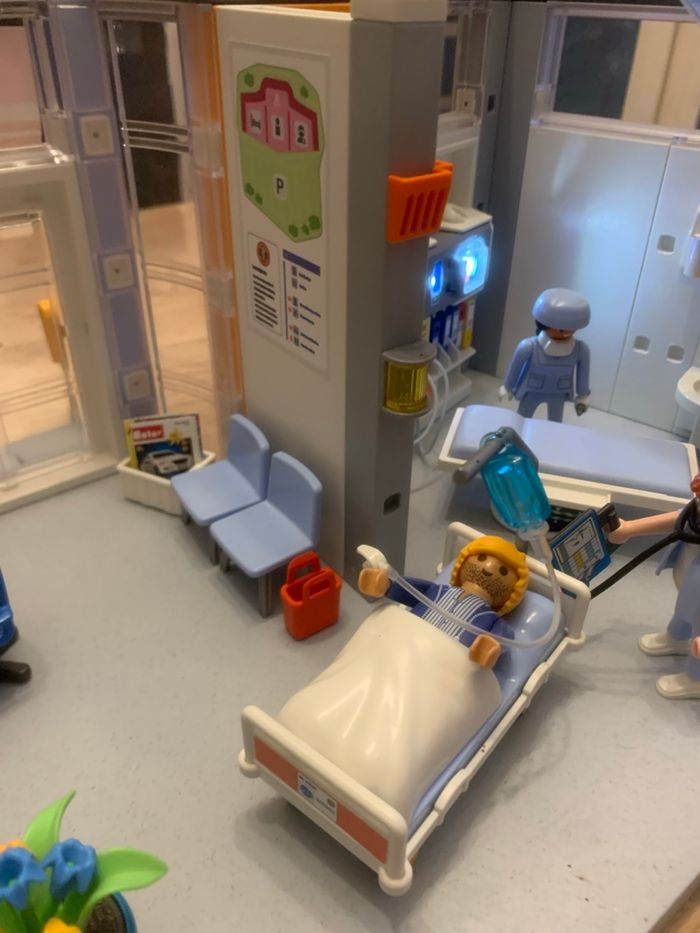 Playmobil set 70191 - clinique équipée - photo numéro 2