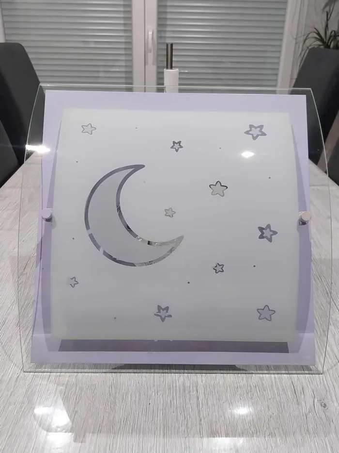 Plafonnier phosphorescent lilas lune et étoiles