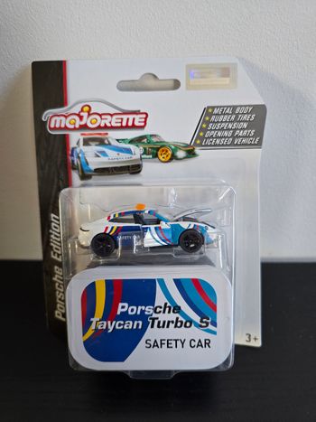 Porsche taycan turbo S safety car majorette