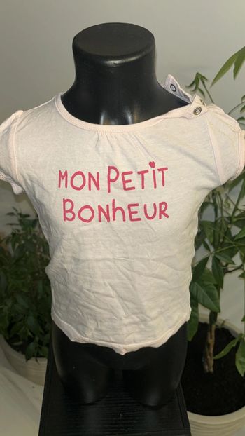 TEE shirt fille 24 mois en très bon état