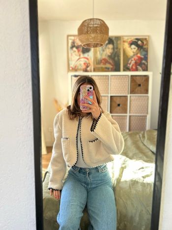 Veste sans col en imitation peau de mouton à surpiqûres constantes