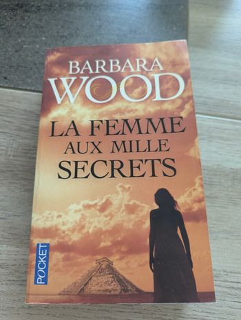 Vend livre la ferme aux mille secrets de barbara wood 
Pocket