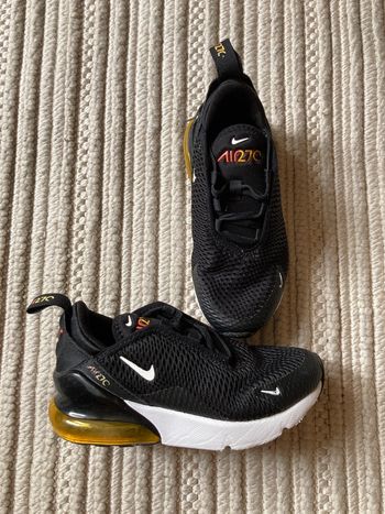 Nike air 270 noires garçon 28,5 très bon état un peu râpées sur le côté