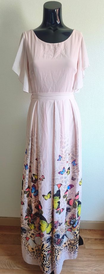 Robe longue rose papillons 