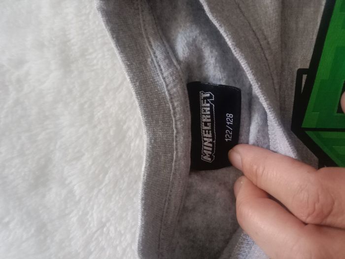 5 pulls dont 3 Minecraft 8ans vendu 15 euros les 5 pulls - photo numéro 2