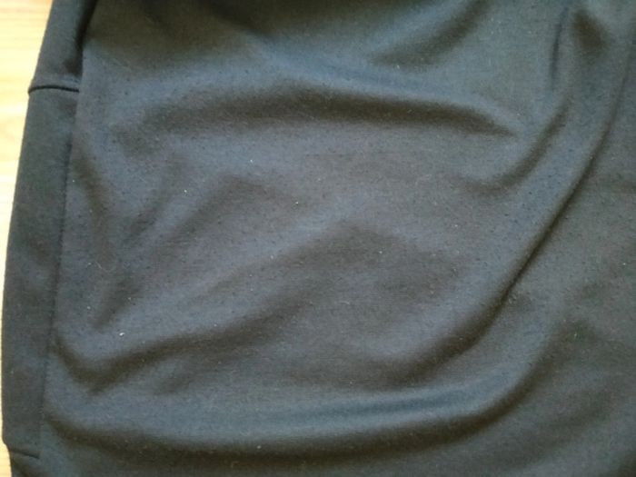 robe moulante. Noire et beige. Femme. 
Made in Italy. Taille 36 - photo numéro 5