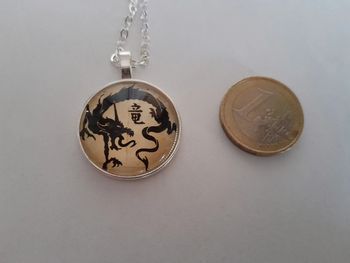 Magnifique collier neuf cabochon dragon mixte