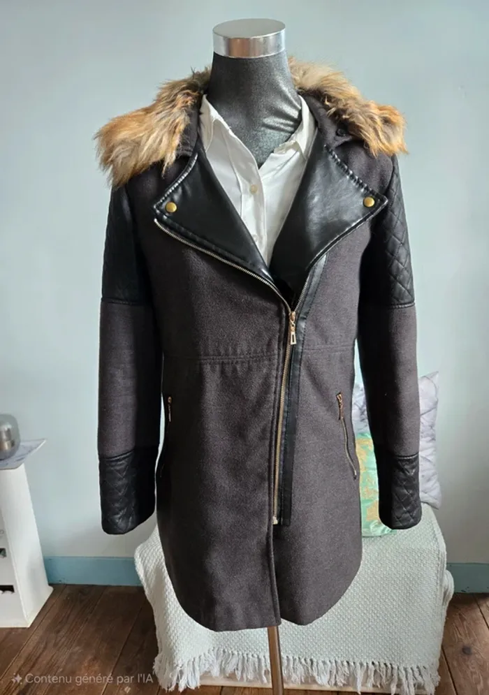 Manteau bi-matiere col amovible.