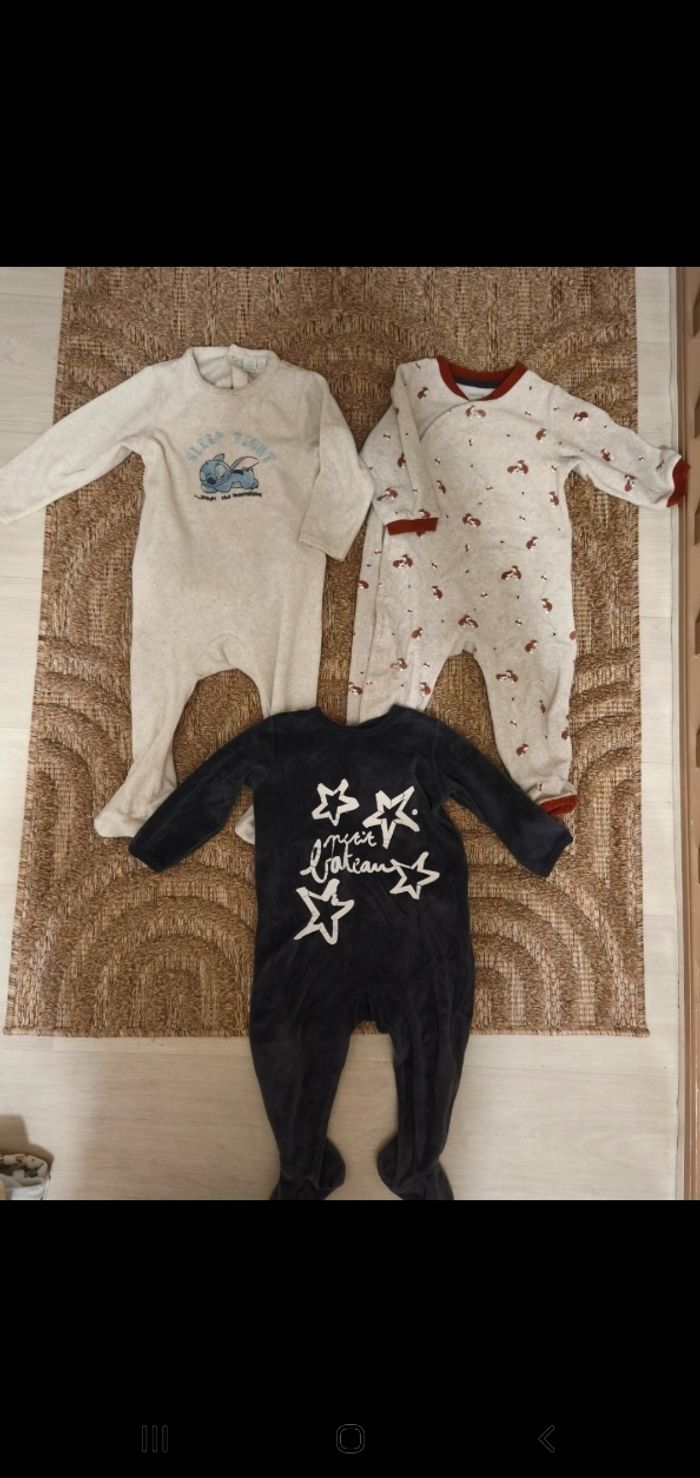 Lot 3 pyjamas 12.mois