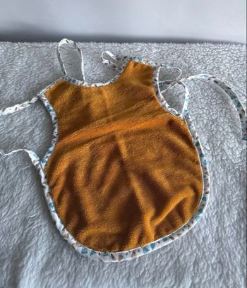 Grand bavoir moutarde