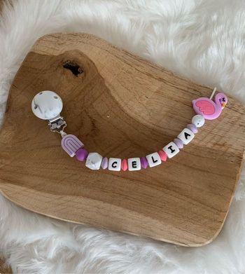 Attache-tétine en silicone personnalisée