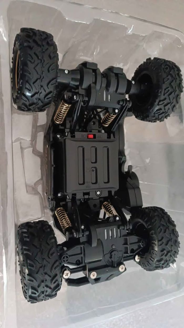 🚗 [NEUVE] Voiture télécommandée tout-terrain 4x4 - photo numéro 2