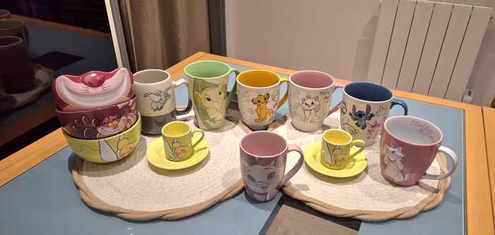 Collection de tasses mugs bols disneyland paris disney store