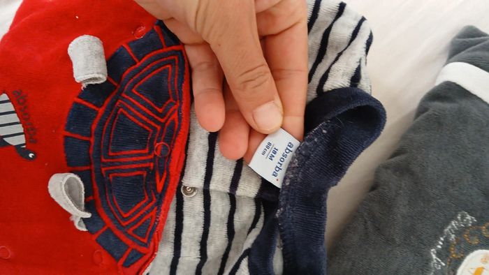 Lot pyjamas velours 18m - photo numéro 2