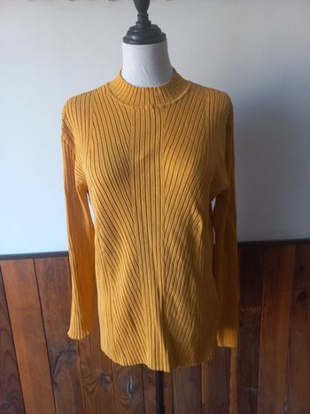 Haut côtelé jaune moutarde