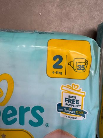 Lot de couches Pampers taille 2