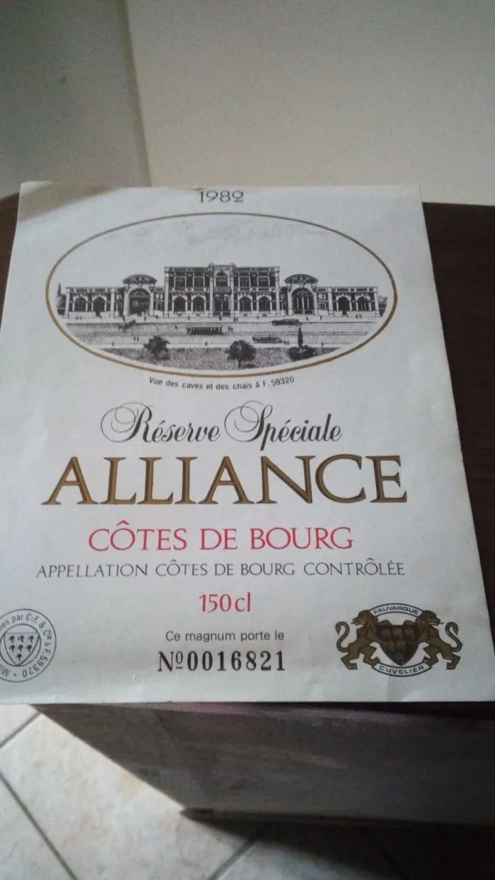 étiquette de vin réserve alliance spéciale côte de bourg 1982 neuve -