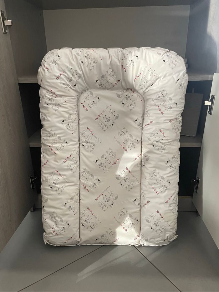 Table à langer et matelas plus drap - photo numéro 4