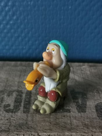 Figurine de Dormeur nain de Blanche Neige