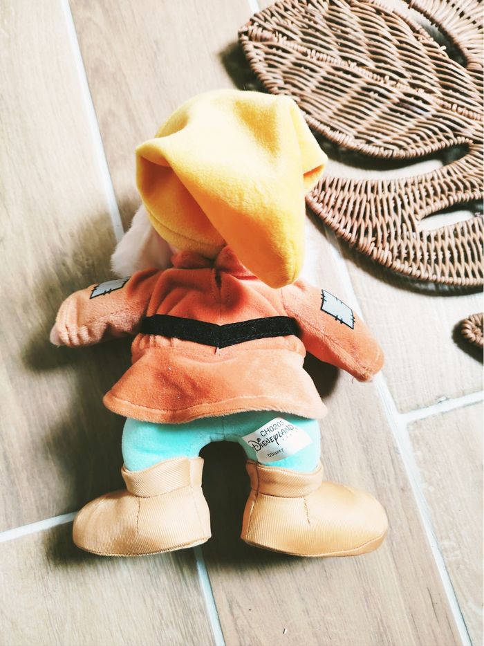 🧸Peluche/doudou nain Joyeux Blanche neige et les sept nains Disneyland - photo numéro 4