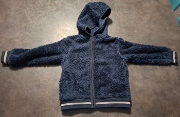 Gilet à capuche en polaire 