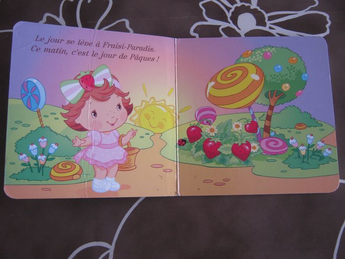 Livre Charlotte aux Fraises " Joyeuses pâques - La chasse aux oeufs". - photo numéro 3