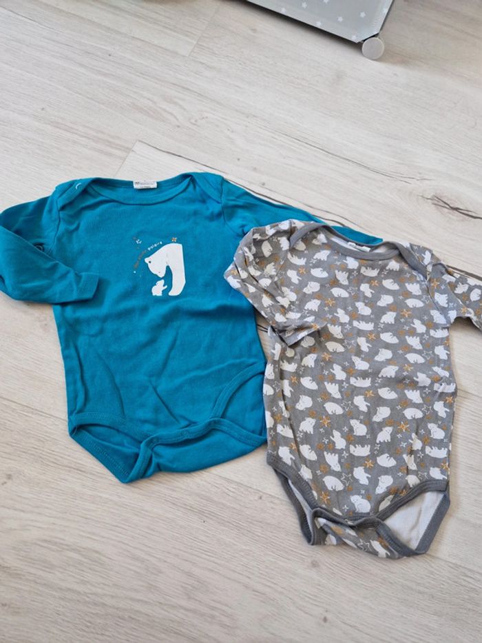Lot de 2 bodie 12 mois
