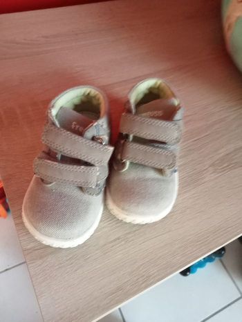 Chaussures montantes  pointure 19