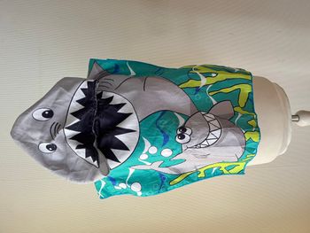 Cape de bain, serviette à capuche requin