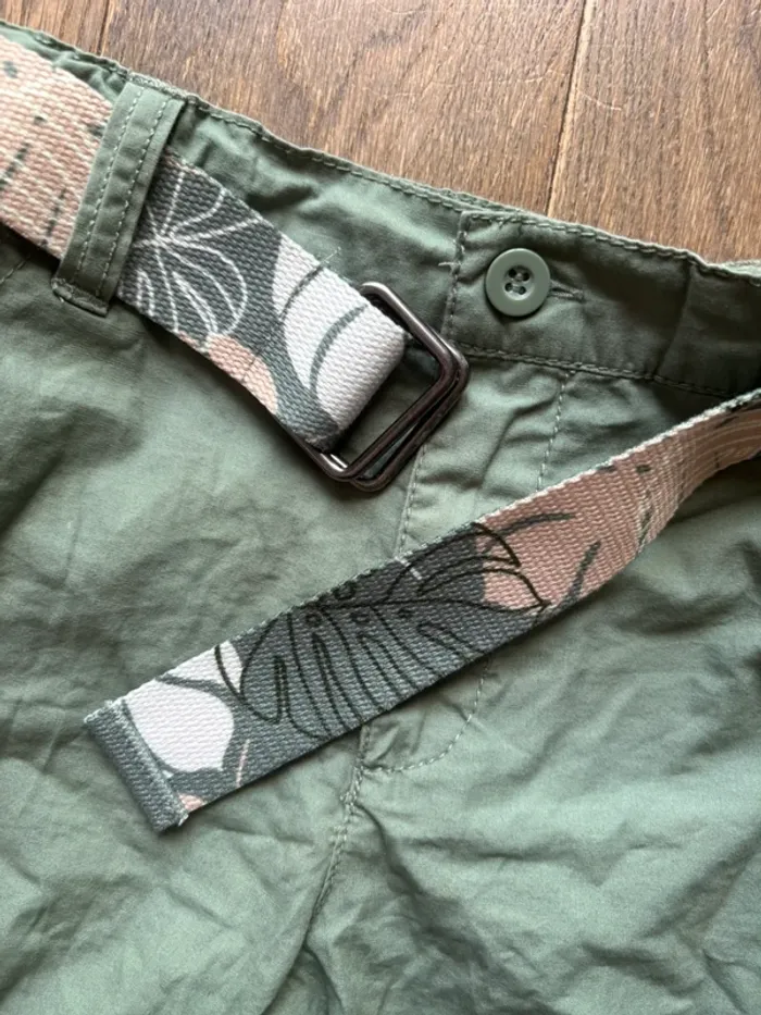 Short kaki 6 ans avec ceinture parfait état - photo numéro 2