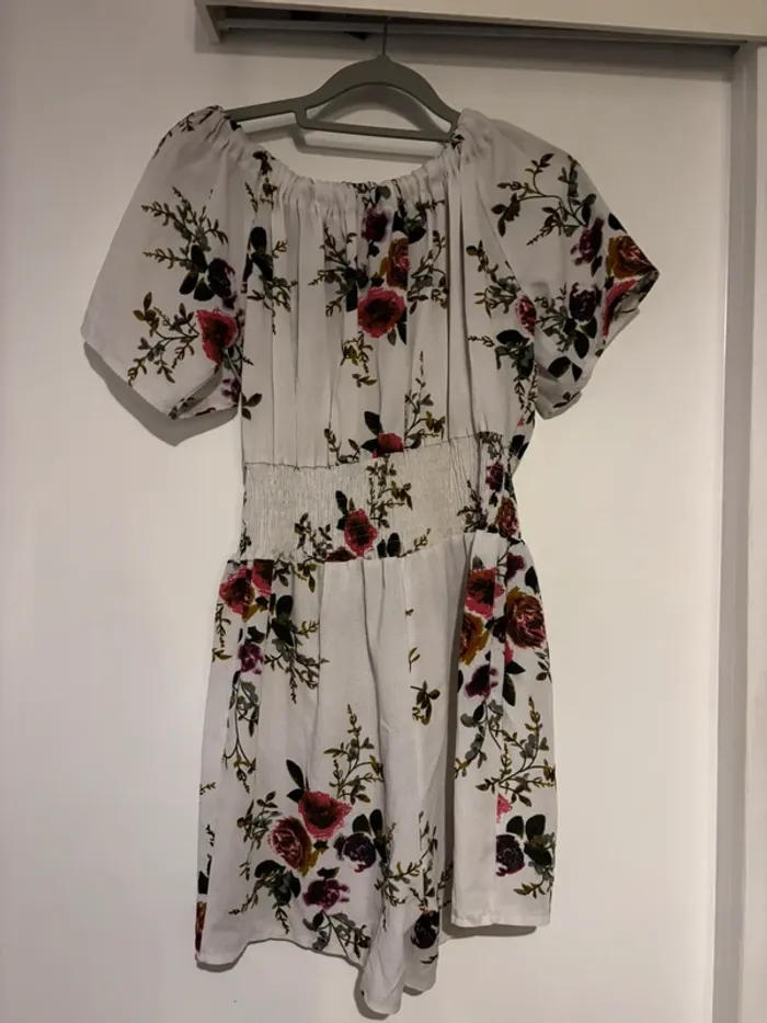 Combishort blanc à fleurs épaules dénudées – Taille M - photo numéro 5