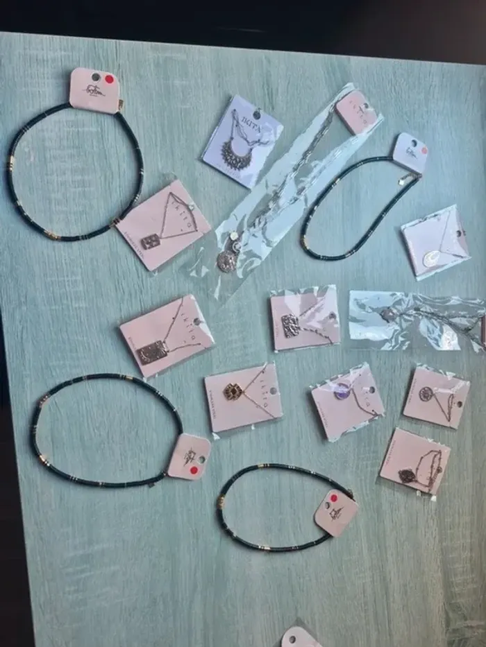 Lot de 14 colliers