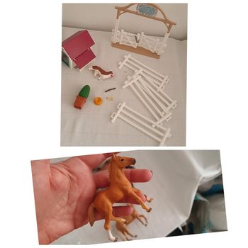 Schleich Enclos pour chevaux et poulain + niche chien arbuste